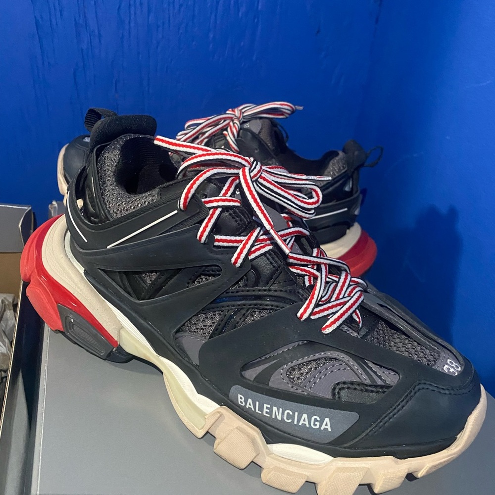 Balenciaga runners 38